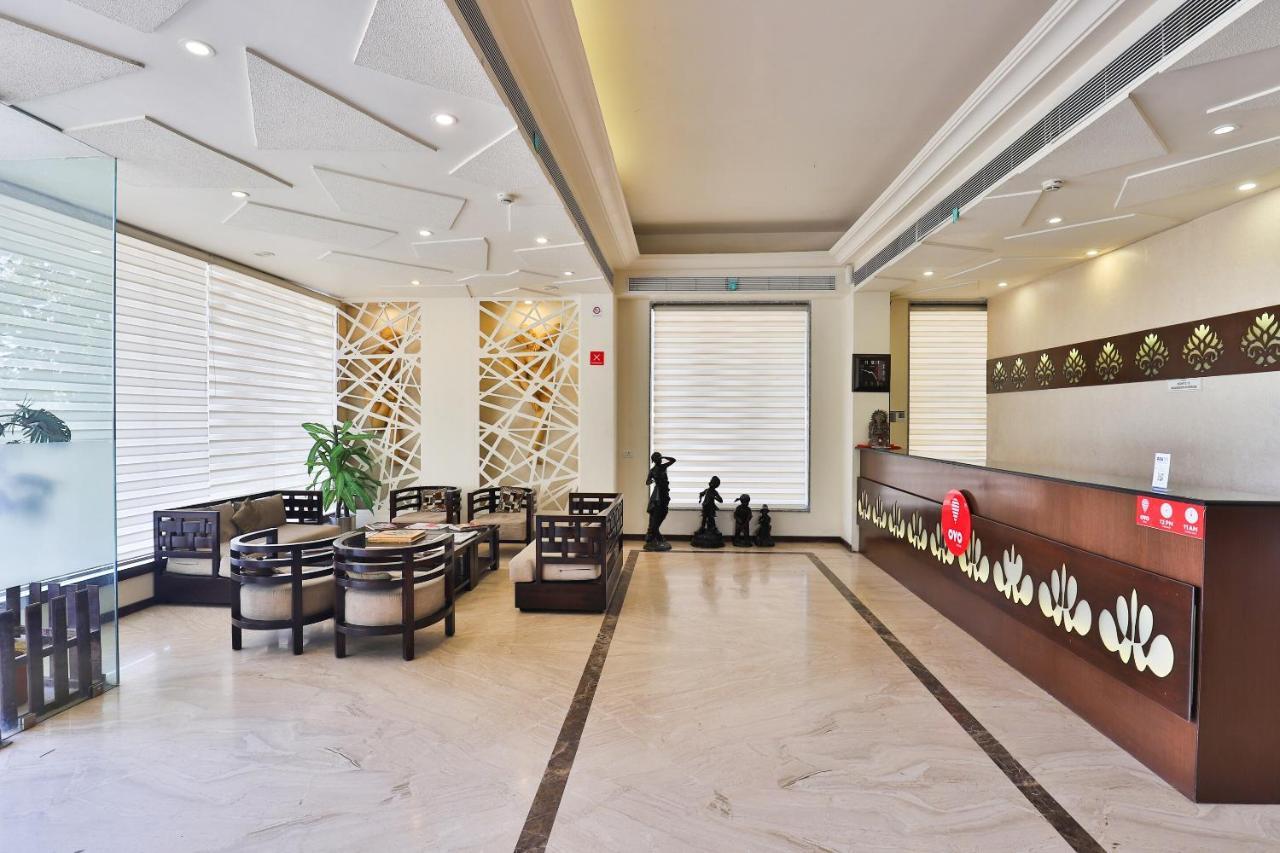 Oyo 4320 Hotel Aum Regency Вадодара Екстериор снимка