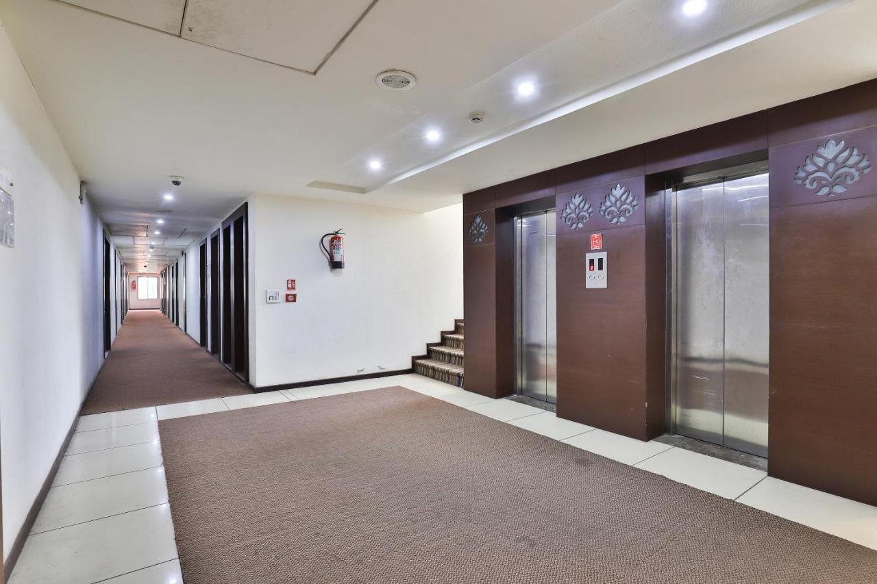 Oyo 4320 Hotel Aum Regency Вадодара Екстериор снимка